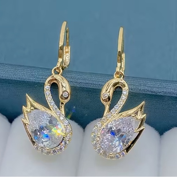 Jewelry - Elegant Gold Swan Earrings